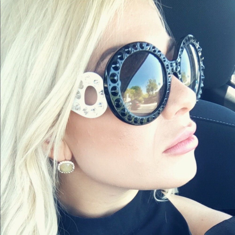 🖤Prada sunglasses w/ embellishment🖤